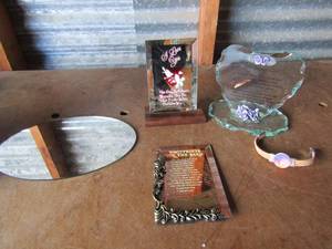 lot 126 image: Lot of glass home dcor with quotes on them, I love you quotes, 50th anniversary quotes, footprints in the sand, and a 10 12 inch oval glass piece.