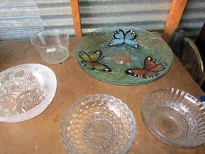 lot 128 image: 18 in diameter butterfly decorative bowl, 4 small clear glass bowls