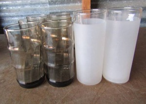 lot 131 image: 6 brown glass drinking glasses, 2 frosted glass cups
