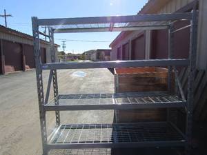 lot 147 image: 727724 3 tier metal storage shelf great condition, has metal racks
