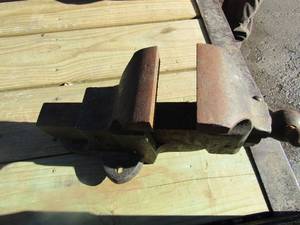 lot 149 image: Large Amco table vice, atohl #32