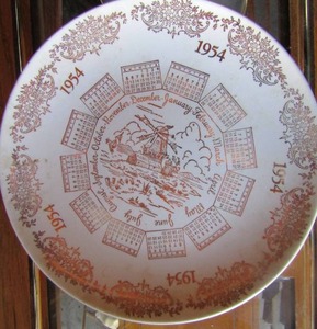 lot 153 image: Wall plate with Jesus 10-, 8 12 cardinal dcor wall plate, 1958 Taylor smith plate for dcor 10 ,- 1954 dcor wall plate 10 12