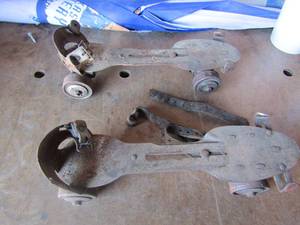lot 165 image: Union Torrington metal vintage skates, fits over your shoe, latches available but need to be repaired qty set 2
