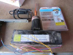 lot 180 image: Advanced former tranformer , various shelf brackets, small duster broom
