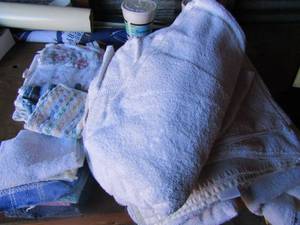 lot 182 image: Random lot of bath towels hand towels and face towels
