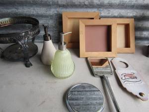 lot 189 image: door hanger, 2 hand help mirrors, 3 1010 wooden boxes, 2 soap dispensers, silver platted bowl stand