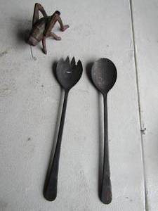 lot 196 image: solid iron hand made ant, sheffeld England serving peces qty 2 silver platted