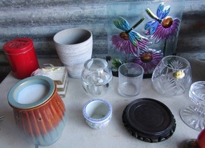 lot 202 image: Various flower pots and wax plants, all very nice