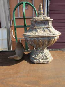 lot 14 image: Dcor vase 151010 covered vase, very heavy dcor seal
