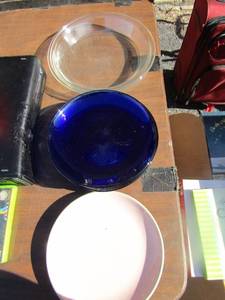 lot 25 image: HARKERMANN STONEWARE, BLUE PLATE, CLEAR PIE PLATES