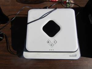 lot 27 image: Mint IROBOT automatic hard floor cleaner, unknown working condition