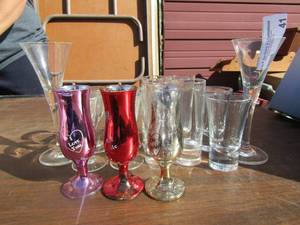 lot 41 image: Various lot of shot glasses, small martini glasses qty 2