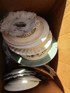 lot 46 image: Large lot of hanging decorative wall plates more then 8