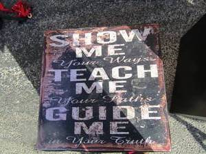 lot 62 image: Teach me Guide me small storage Box  16 all round measurements