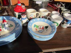 lot 69 image: Salute ceramics Christmas dishes includes, 4 dinner plates, 1 cereal bowl, 2 saucers, various single coffee cups, 3 snowman spreaders 1  napkin ring holder