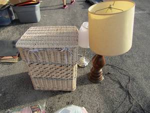 lot 78 image: Wicker lift top laundry hamper, 2 bedside lamps with shades