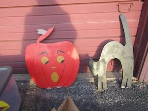 lot 93 image: 2420 orange wooden pumpkin art for outdoor dcor,  black wooden cat for outdoor yard dcor