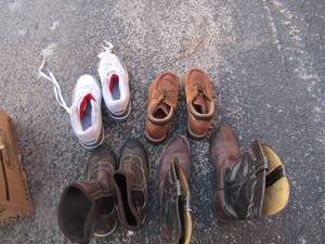 lot 96 image: New pair of mens FUBU size 10-, twisted mens boots size 10-, black and brown western boots by Tonys size 12 D-, Womens LL Beam boots size 7 12 used