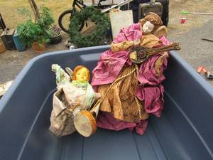 lot 102 image: paper Mache angels qty 2, outdoor butterfly wall dcor, hanging parrot