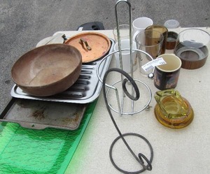 lot 120 image: crazy lot of ash treys, cookie sheets, broiler pans, coffee cups and more