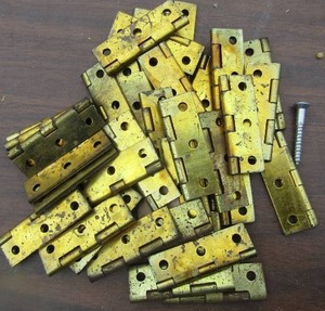 lot 129 image: Large lot of cabinet door hinges all gold in color