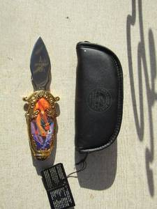 lot 140 image: Stainless stele Franklin mint Gandalf collectors knife in mint condition, comes with a small caring case, sword on front with lightning bolts behind a man