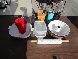 lot 143 image: Kitchen lot, corning dishes, knife set missing a few , Bundt cake pans qty 3, various other kitchen bowls and such