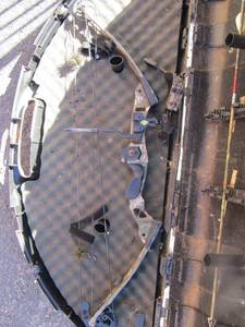 lot 9 image: Flambeau outdoors bow and has one arrow in good condition just needs to be cleaned