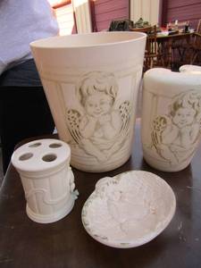 lot 160 image: Angel bathroom set includes, toilet brush holder, waste basket, soap dish and tooth brush holder all used