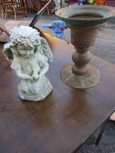 lot 161 image: 12 Angel dcor and brass flower vase