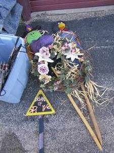 lot 171 image: Holiday dcor, yard scarecrows qty 2, all season wreath, Halloween dcor yard and indoor dcor