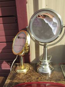 lot 203 image: Table top make up mirrors qty 2 both plug in for light, 1 gold 1 silver