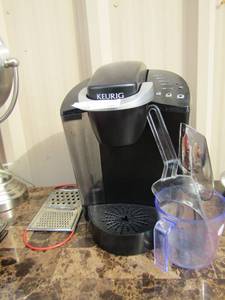 lot 207 image: Used Keurig, measuring cup, ice scoops qty 2 and a hand cheese grader