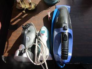 lot 213 image: Hand help shark vacuum, 2 clothes irons,