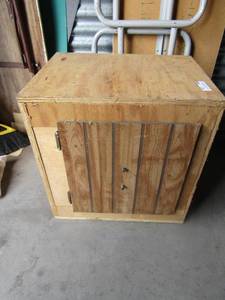 lot 224 image: 212116 small wooden box with one door for good use of storing small yard tools and such