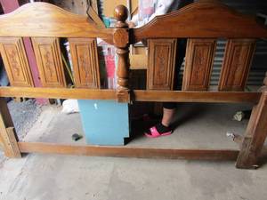 lot 230 image: King sizgood conditione HB with flower dcor on front,