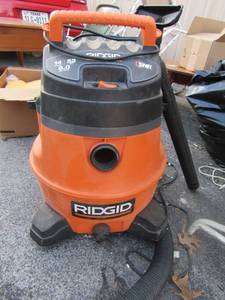 lot 239 image: Ridgid orange and black shopvac in good condition