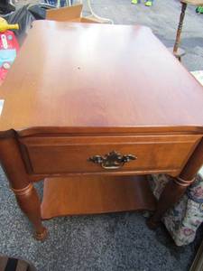 lot 242 image: Sprague & Carleton solid rock maple one draw nightstand table with under storage 22x20x27 34, small area coffee table with fold down sides
