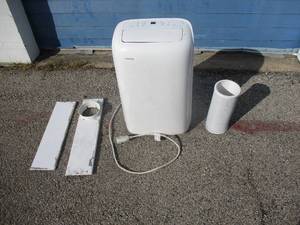 lot 3 image: Toshiba RAC-PD811CRU, 8000 BTU, 115-V, Mobile Type Air Conditioner With Window kit And Exhaust Hose-Works