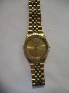 lot 10 image: Vintage CITIZEN CQ Mens Quartz, Day  Date, Gold Tone Watch-Works