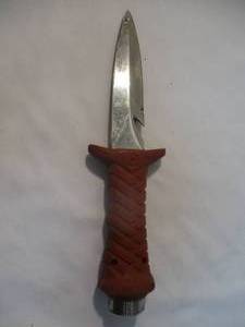 lot 40 image: WENOKA SS HUNTINGDIVING KNIFE MODEL 8502 ORANGE HANDLE, NOTE NO SHEATH