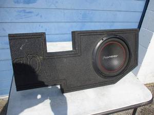 lot 24 image: Vintage-Custom Pioneer QB Vehicle Speaker & Box.