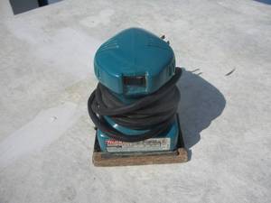 lot 31 image: MAKITA #B04552 Electric Palm Sander-Works