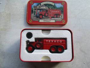 lot 41 image: ERTL Collectables, Texaco Collectors Club, Die-Cast 125-Th Scale, 1930, 2-12 Ton Diamond-T Tanker Truck In Collector Tin