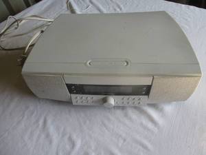 lot 76 image: CAMBRIDGE SOUNDWORKS #730, A.M.F.M. Clock, Alarm Clock, Radio - Great Sound