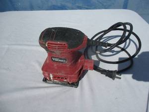 lot 104 image: Hyper-Tough Electric Palm Sander # AQ20035G, Works