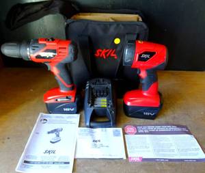 lot 3 image: EXCELLENT SKIL 18V COMBO DRILL AND FLASHLIGHT SET WITH 2 BATTERIES, CHARGER, AND STORAGE CASE $$$