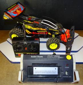 lot 78 image: VINTAGE Radio Shack Black Wolf 2 Rc wBATTERY & CHARGER