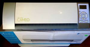 lot 85 image: SILOETTE CAMEO DIE CUT MACHINE (NOT TESTED - NEEDS 24V BATTERY)