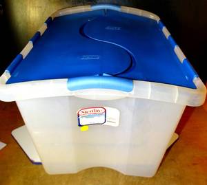 lot 93 image: STERLITE 62 QT TOTE